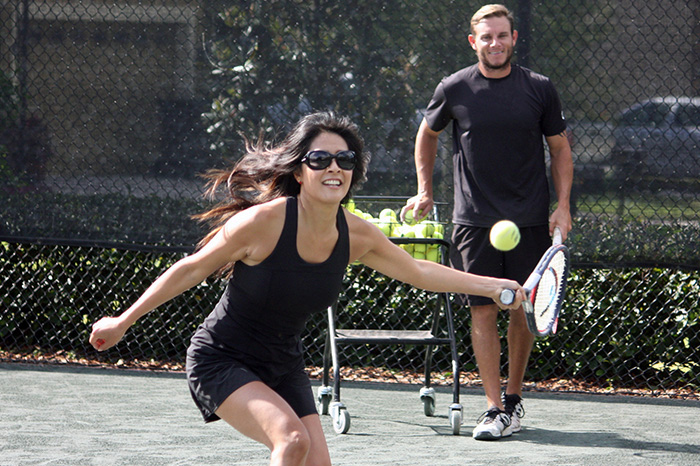 adult tennis lessons learn to play tennis for beginner levels